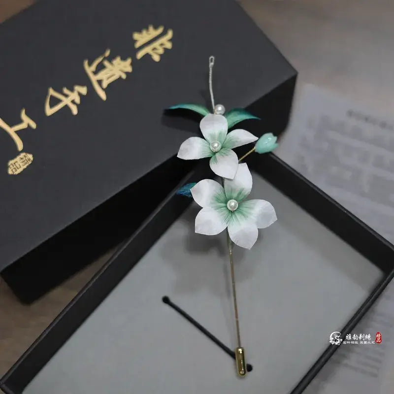 Handmade Suzhou Velvet Flower Brooch – Hanfu & Qipao Pin, Gift Box