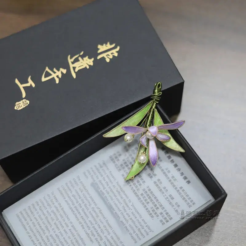 Handmade Suzhou Velvet Flower Brooch – Hanfu & Qipao Pin, Gift Box