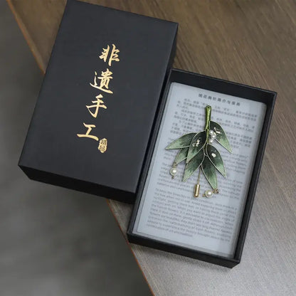 Handmade Suzhou Velvet Flower Brooch – Hanfu & Qipao Pin, Gift Box