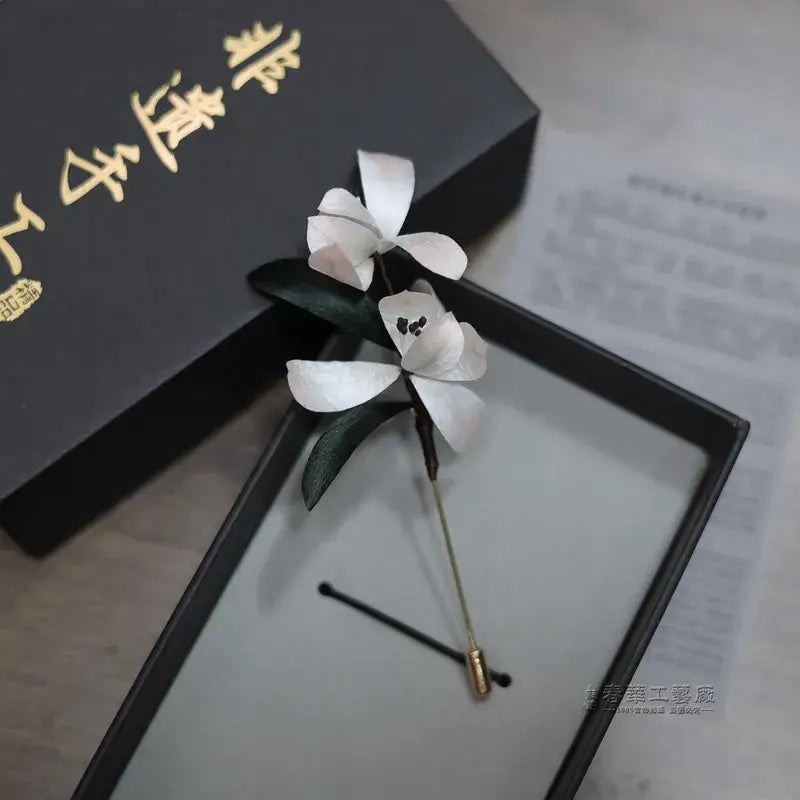 Handmade Suzhou Velvet Flower Brooch – Hanfu & Qipao Pin, Gift Box