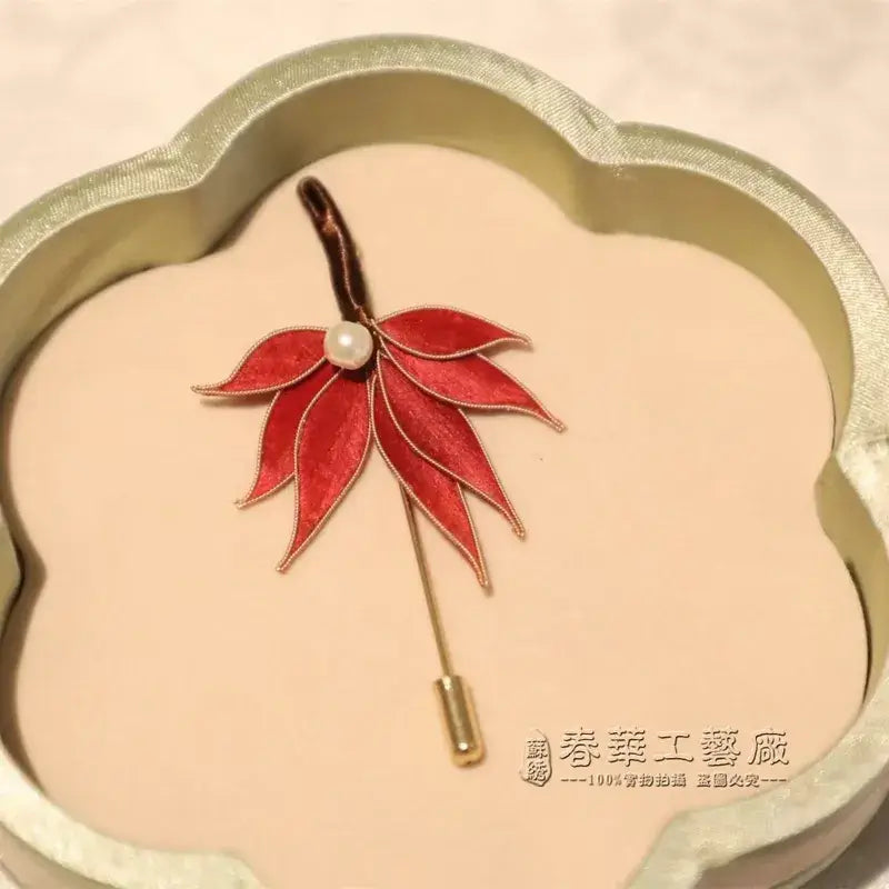 Handmade Suzhou Velvet Flower Brooch – Hanfu & Qipao Pin, Gift Box