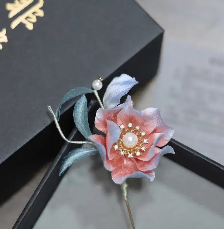 Handmade Suzhou Velvet Flower Brooch – Hanfu & Qipao Pin, Gift Box