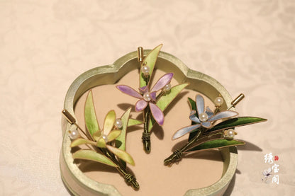 Handmade Velvet Flower Brooch – Elegant Gift for Mom or Teacher